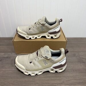 Used women On Cloudwander Waterproof hiking shoes size 9
